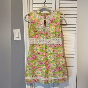 🎁🩷💚⚜️Lilly Pulitzer⚜️🩷💚Shift Dress Pink Green Gator Sleeveless Lace Size 8